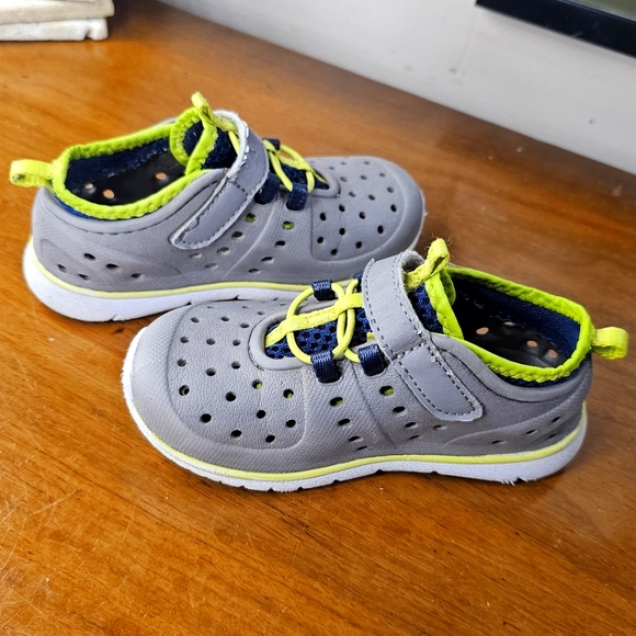 Members Mark Gray Foam Breathable Velcro Outdoor Shoes - Toddler 8 - Picture 3 of 5